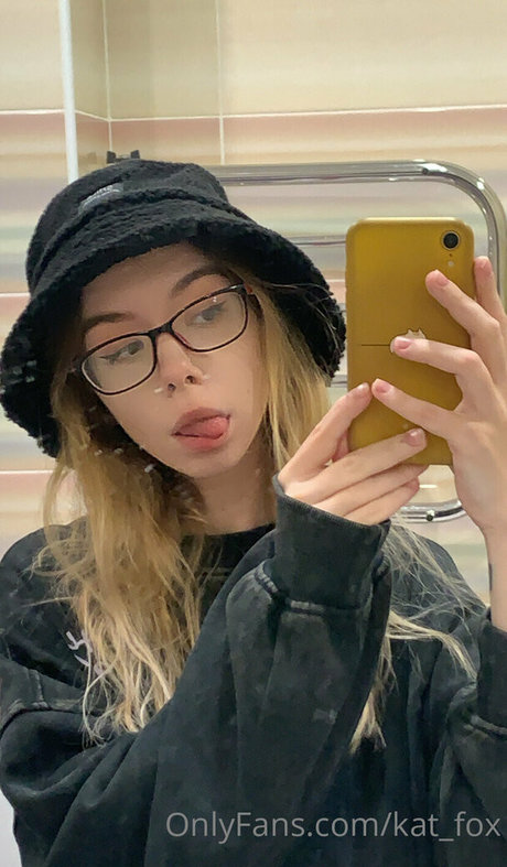 kat fox art star pictures