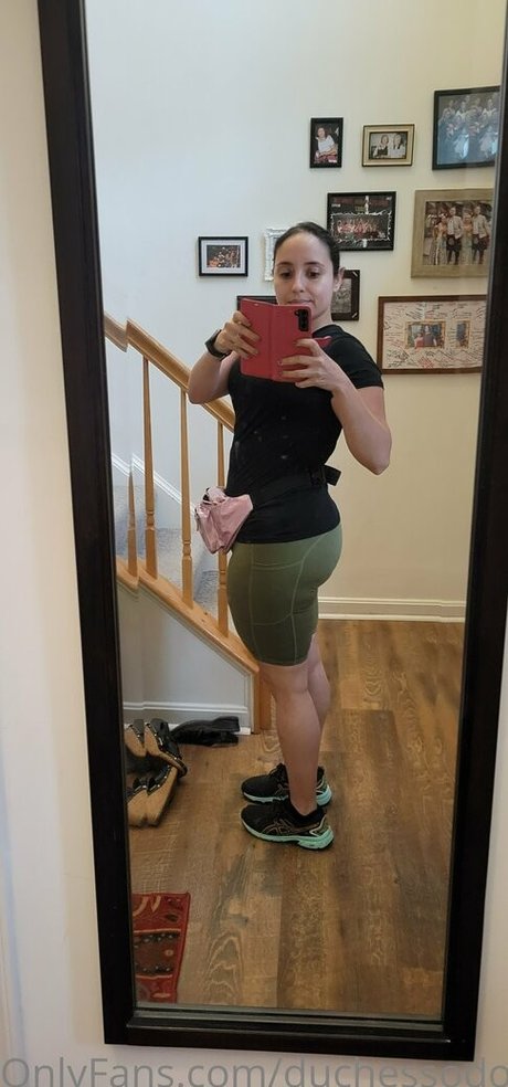 duchessodork model top img