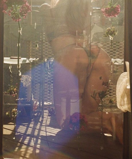 alittle vampy star adult photos