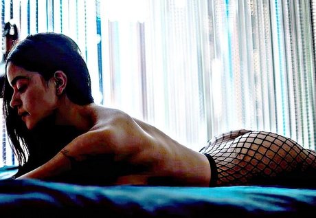 Paulina Gaitan hd star image