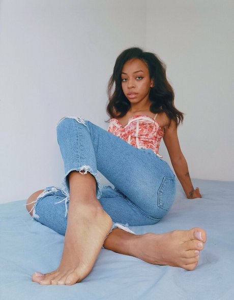 feetofmelanie model pornographic images