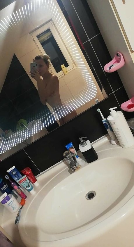 Sandra Legowska top star img