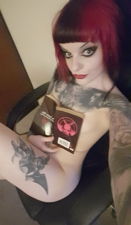 pixxigrrl sexy model pic