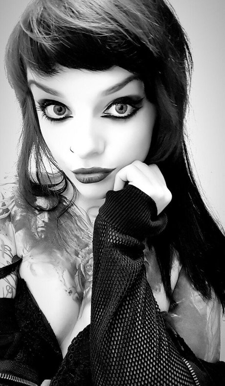 pixxigrrl pretty actress pic