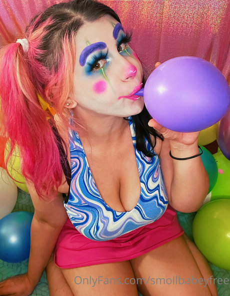 smollbabeyfree naked model photo