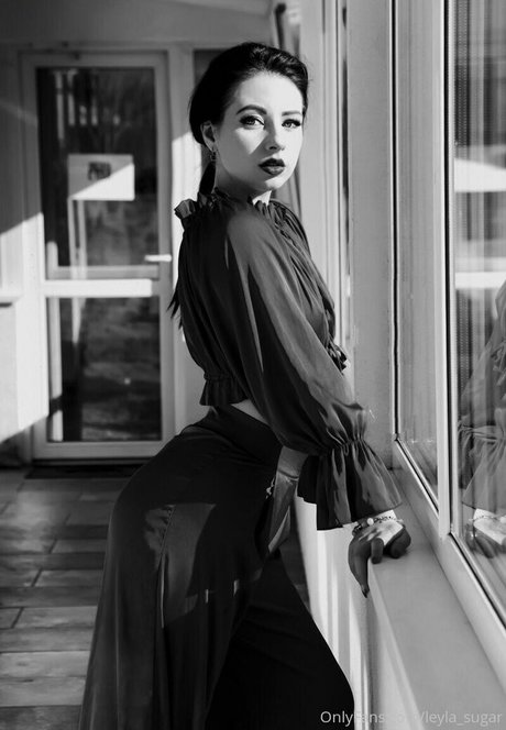 leylasugar model naked picture