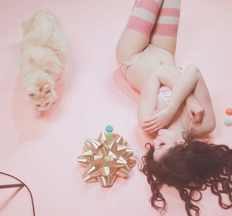 Tina Kinz adult model img