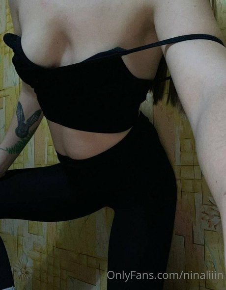 Nina Liin art model photo