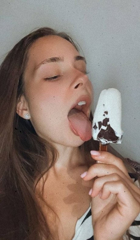 Nina Liin model porn picture