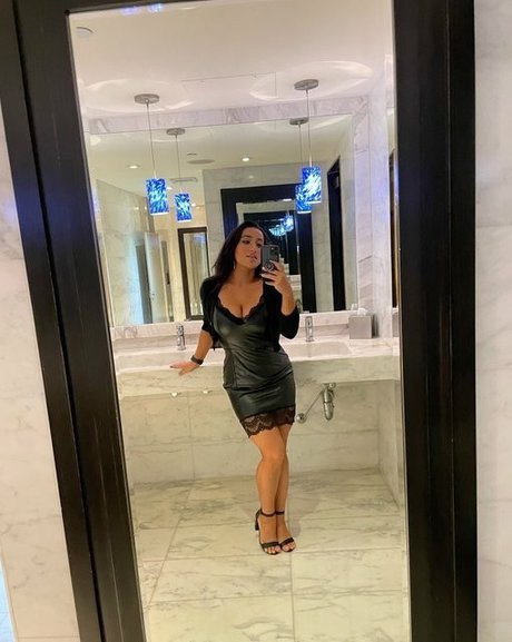 Nikki Geeks pornstar sexy pics