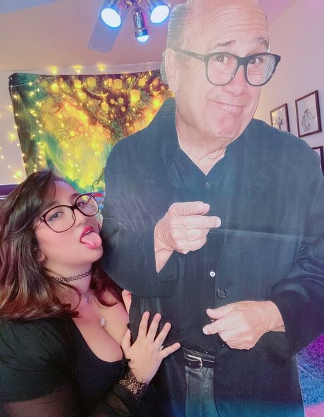 Nikki Geeks porn model archive