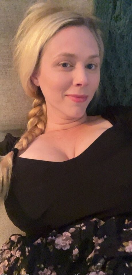 fayelinaplays pornographic actress pictures