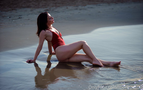monnaasmr xxx model photo