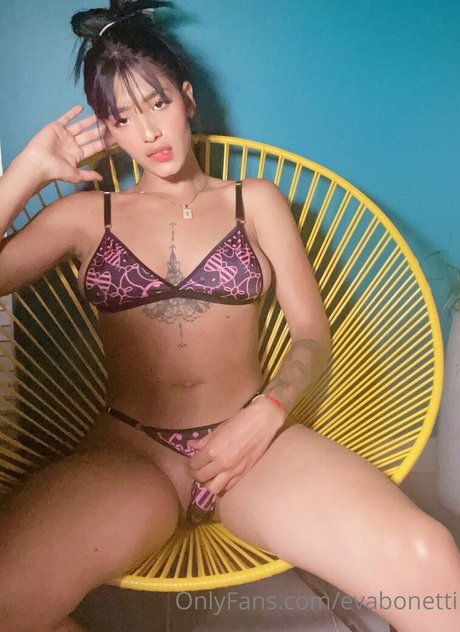 evabinetti model exclusive picture