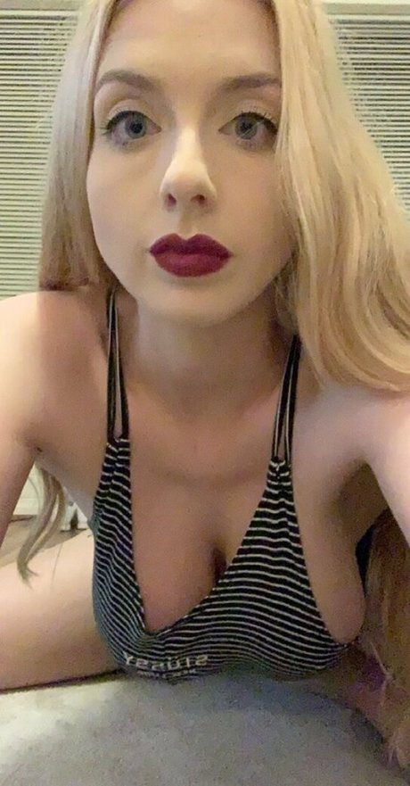 boobsandthings model naked images