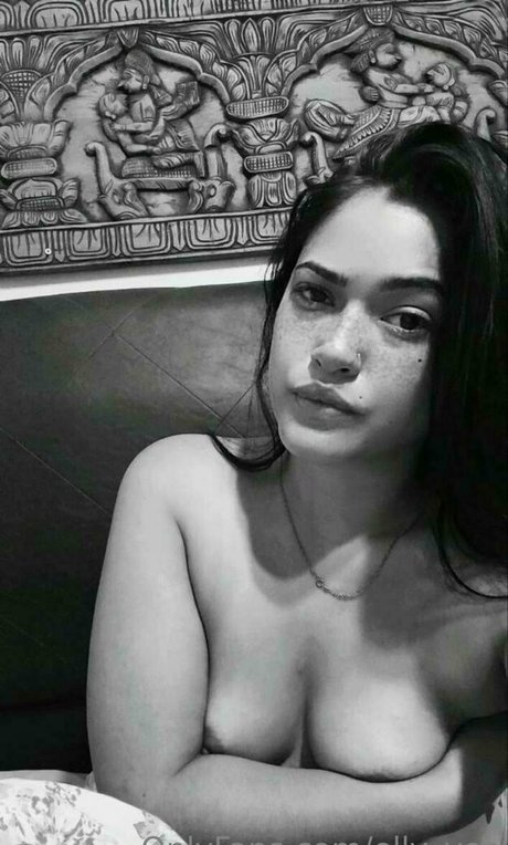 elly yes free model photos