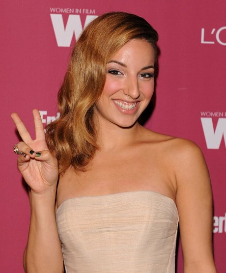 Vanessa Lengies star hot img