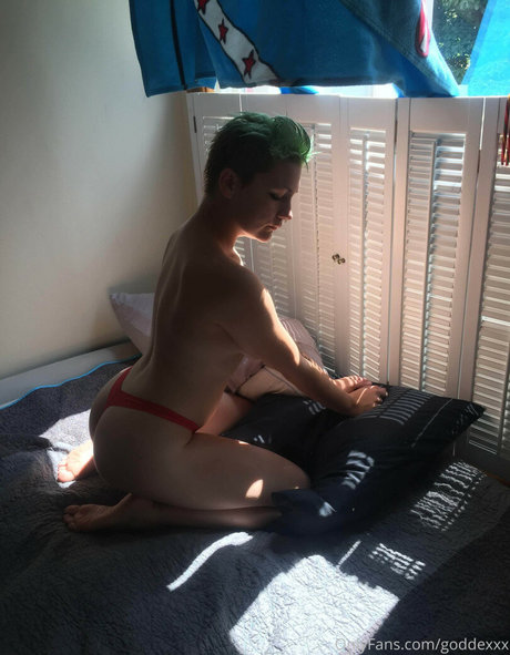 goddexox nude model pics