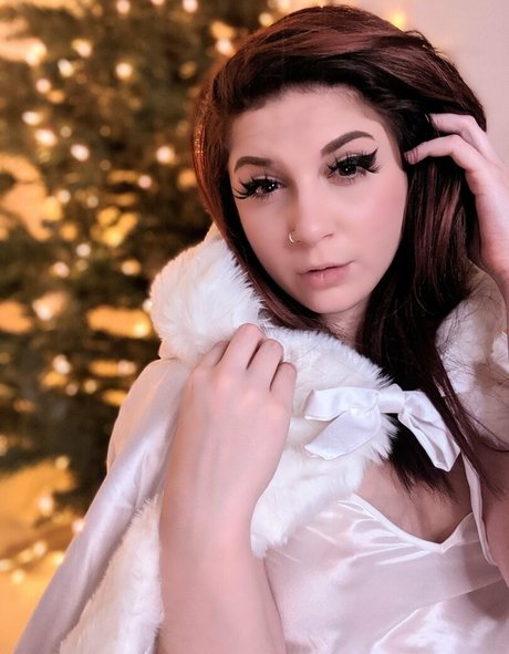 itsdollymattel model top picture