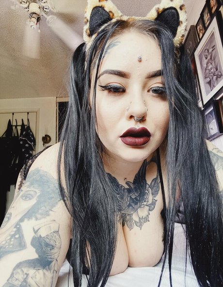 Satanslilslut6969 xxx model picture