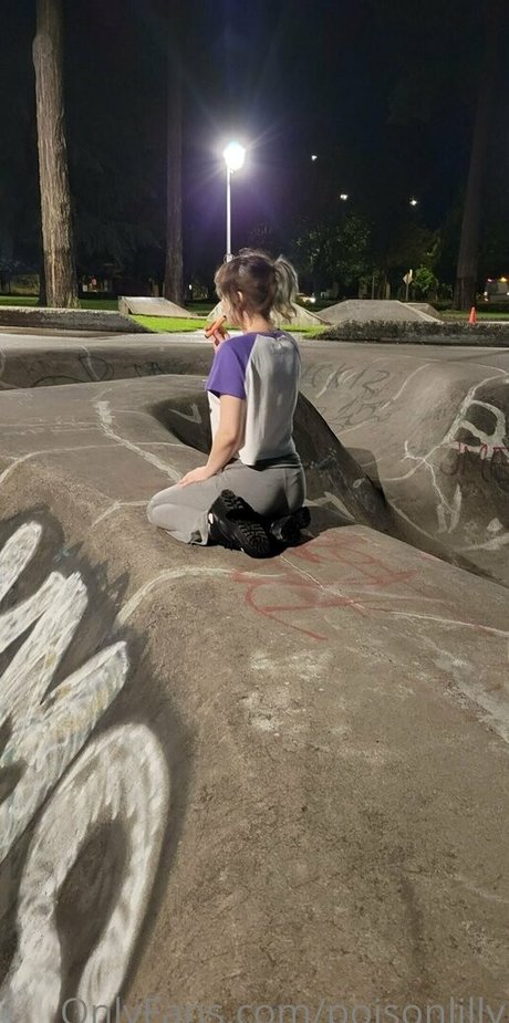 poisonlilly free model picture