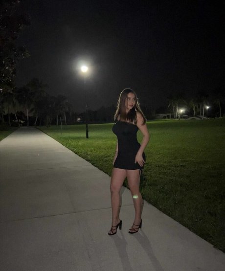 MadelynLipscomb model hot pic