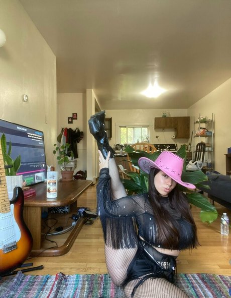 Bendy Lola exclusive pornstar pics