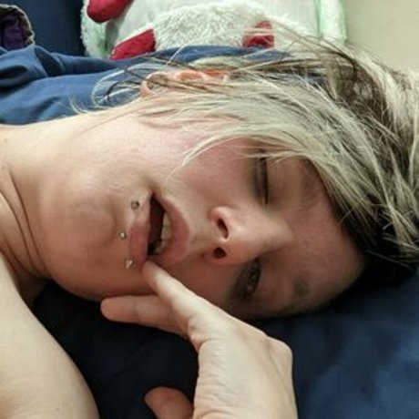 Demongirlcock model hot pictures