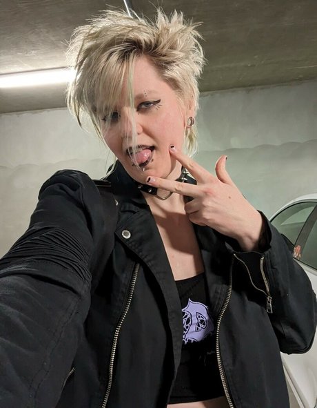 Demongirlcock model art img