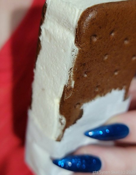 gtssyren star nude picture