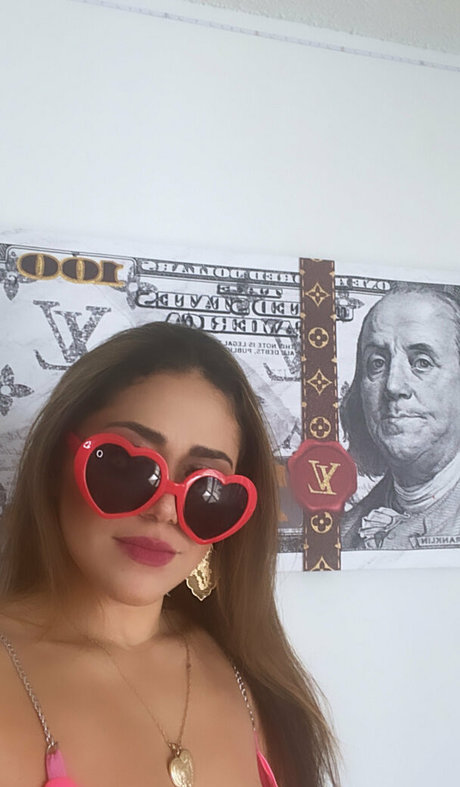 playgirlcarli18 nude model photo