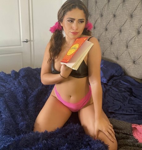 playgirlcarli18 erotic star picture