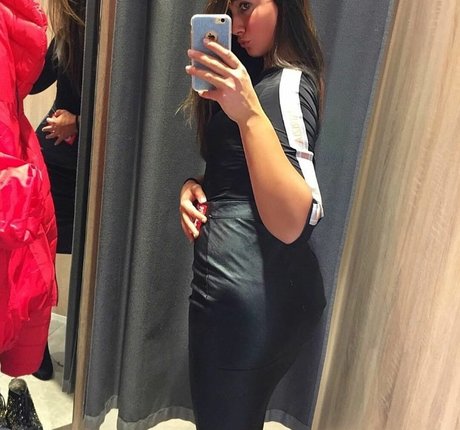 stepdaughter onlyfans beautiful naked pic