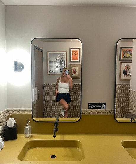 thick latina milf onlyfans erotic photos