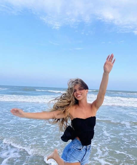 Julia Katelyn Ernst exclusive model picture