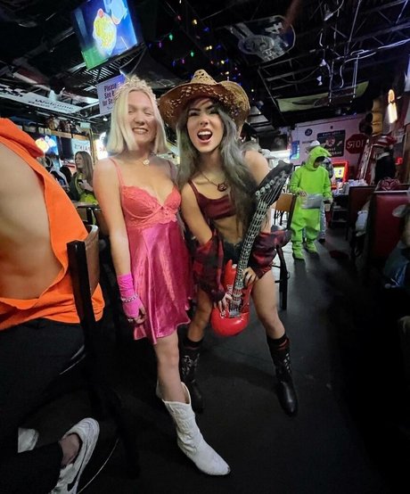 Julia Katelyn Ernst nice actress image