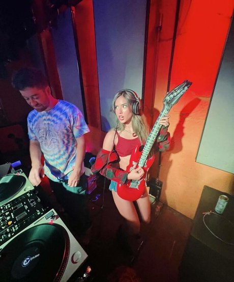 chubby kitty onlyfans top pic