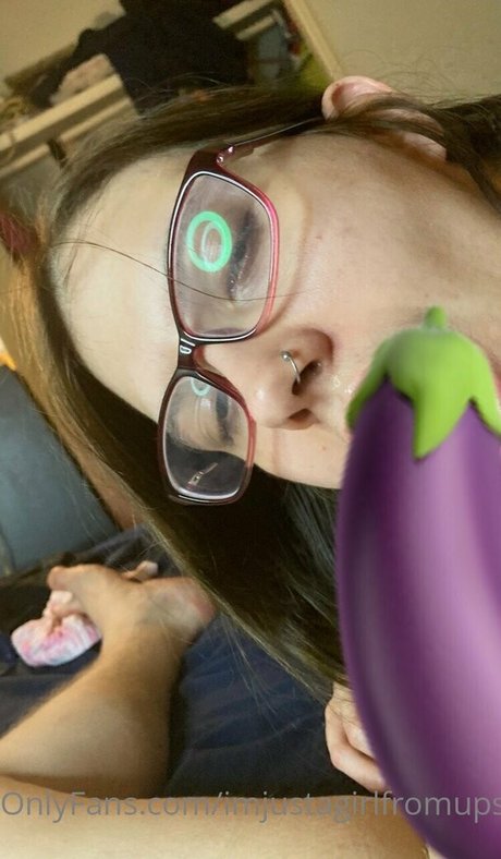 imjustagirlfromupstairs model pretty picture