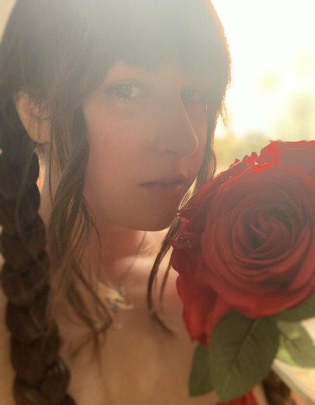 NSFWLeia sexy model pictures