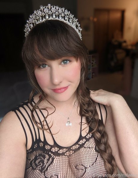 NSFWLeia model xxx image