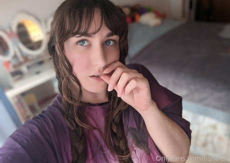 lightskin onlyfans hot naked image