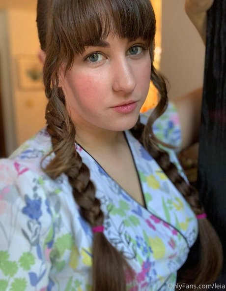 NSFWLeia exclusive actress pic