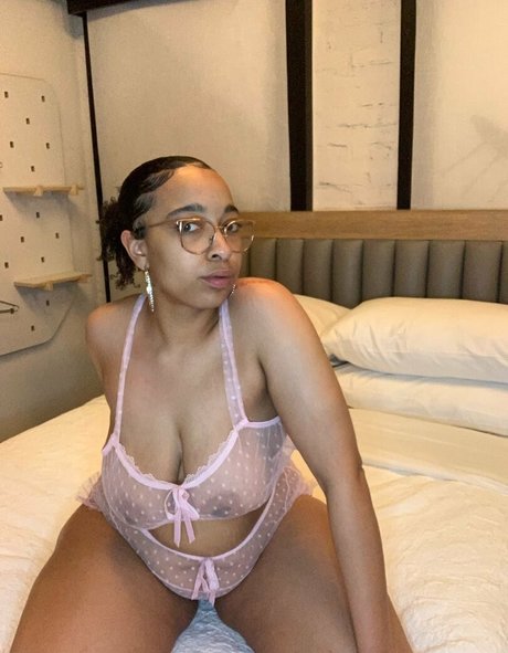 female influencer onlyfans beautiful nude pictures