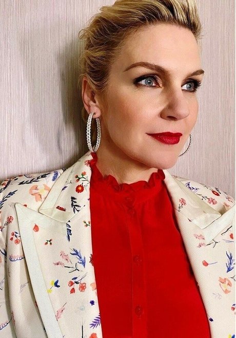 Rhea Seehorn nice star pic