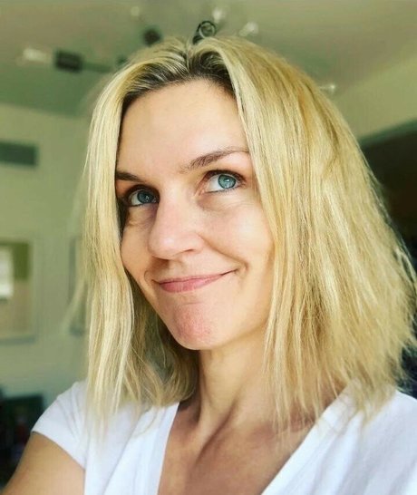 Rhea Seehorn top model pictures