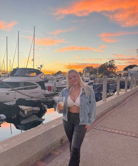 Peytn erotic model photos