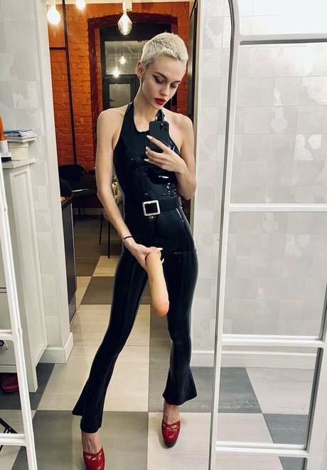 lindasplice erotic pornstar pictures