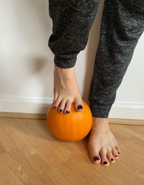 xoxolovelyfeet beautiful pornstar archive