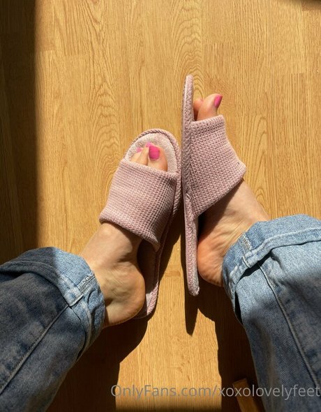 xoxolovelyfeet star nude images