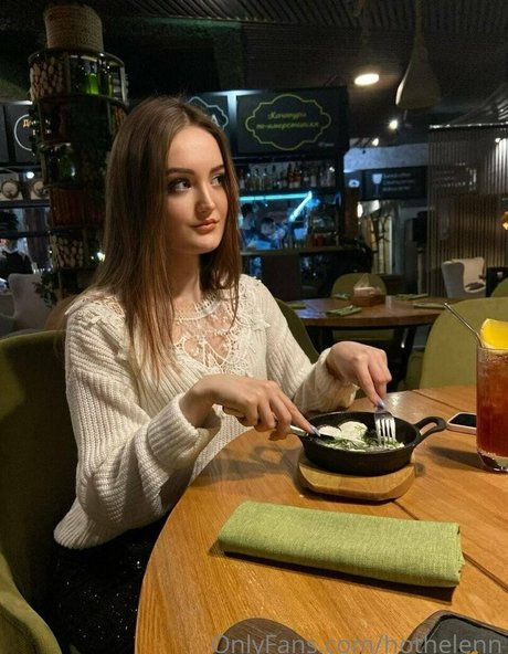 hothelenn model beautiful image